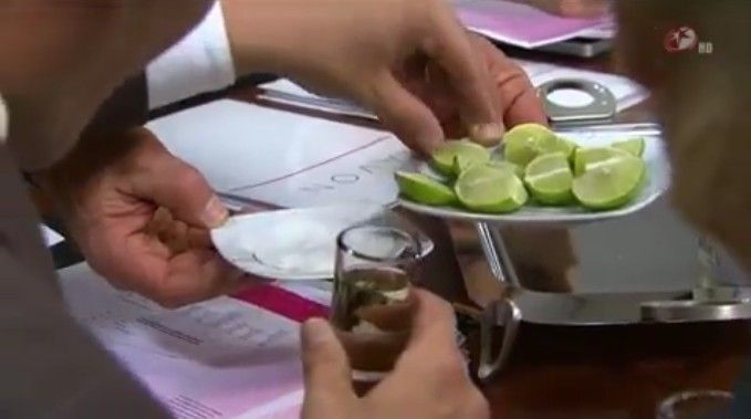 UNOS  SHOTS DE TEQUILA CON LIMÓN Y SAL??? photo ScreenHunter_1940Oct192259.jpg