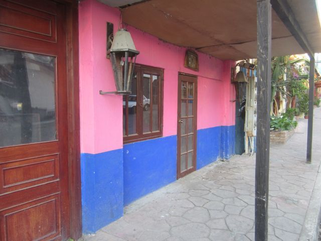 photo redbluebuildingPuertoNuevo_zps52d2c6e7.jpg