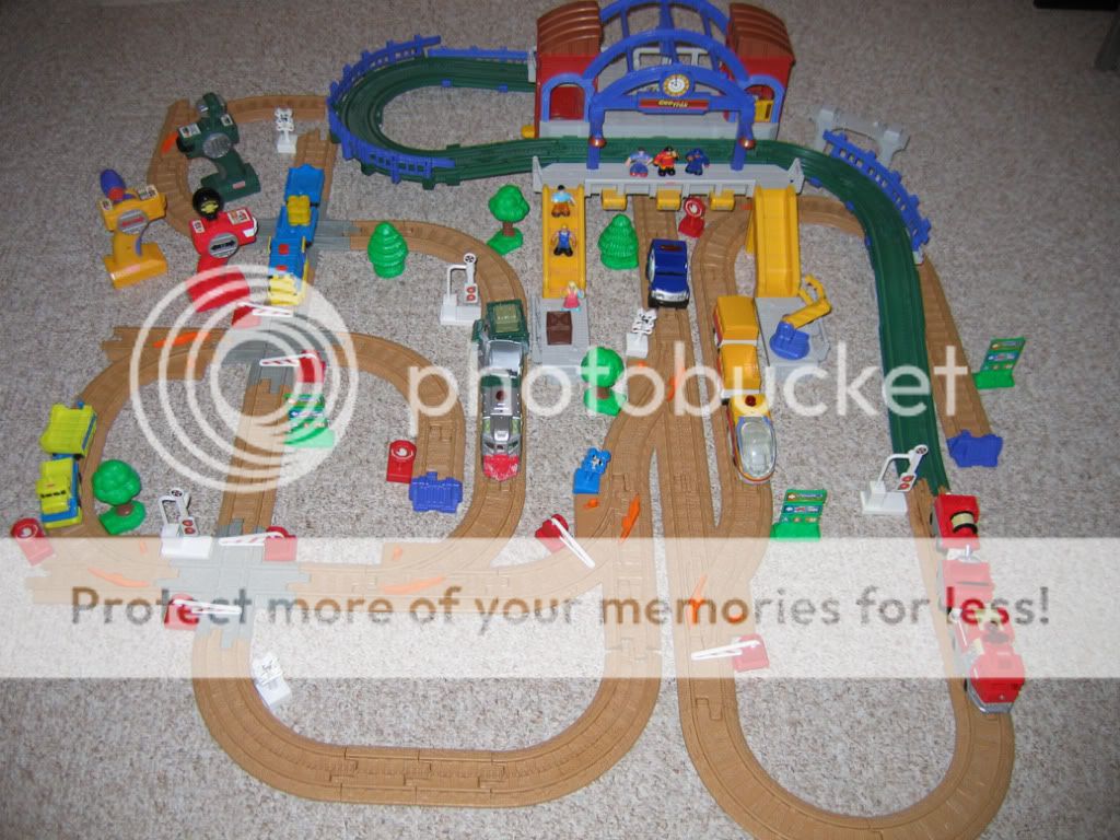 Details about 114 pc. FISHER PRICE GEOTRAX GRAND CENTRAL STATION LOT